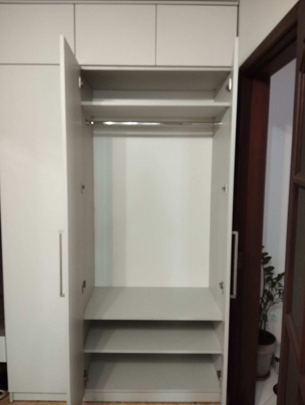 Шкаф в прихожей